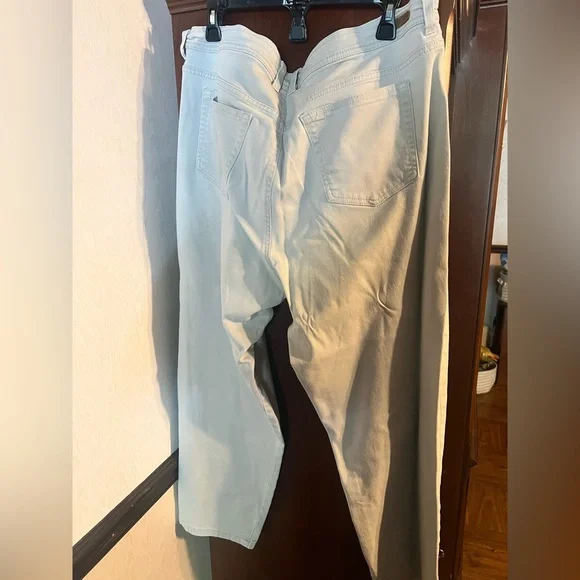 Gloria Vanderbilt light gray Trousers - Picture 3 of 3